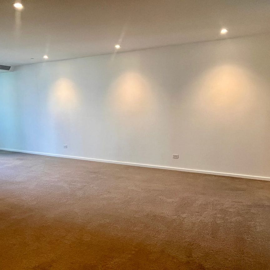 2 Bedrooms Apartment Living in the heart of the City- Unfurnished - Photo 1