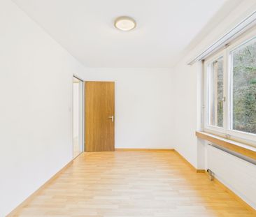 Luxurious 3.5-room apartment with balcony in Fisibach - Photo 4