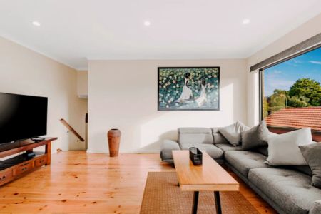 4 Bed, 2 Bath - Photo 5