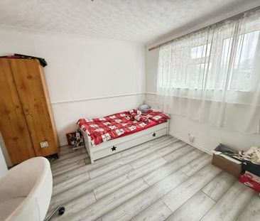 4 bedroom property to rent - Photo 1