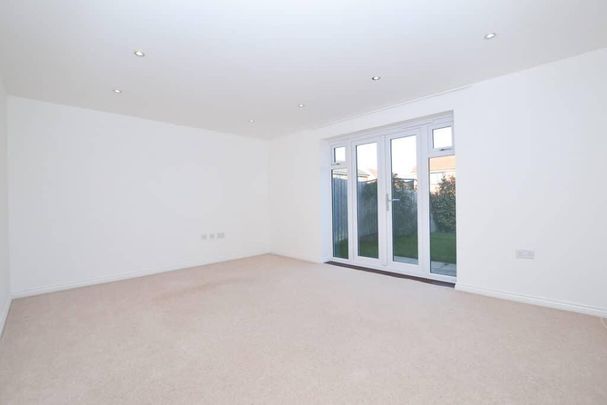 3 bedroom semi-detached house to rent - Photo 1