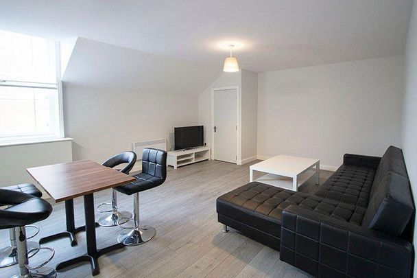 4 bedroom flat to rent - Photo 1