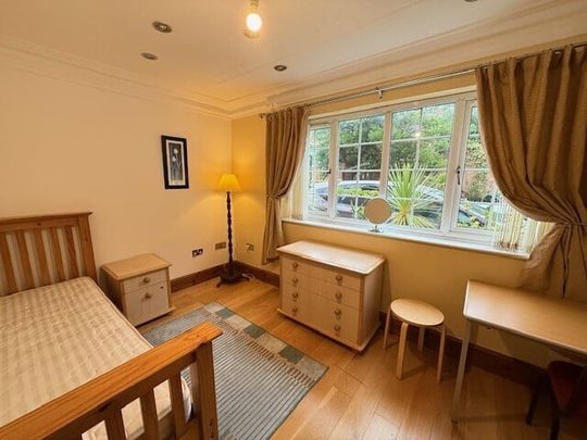 Brookwood Crescent, Nottingham, NG4 - Photo 1