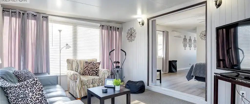 218 WOODHAVEN Road Unit# 3 — 1 Bedroom - Photo 1