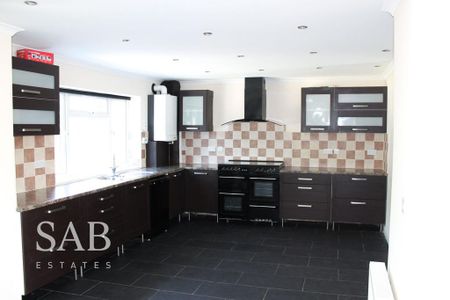 3 bedroom semi-detached house to rent - Photo 4