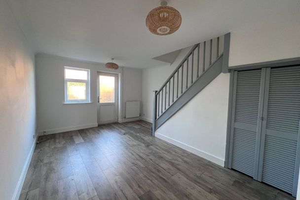 Levers Close - Photo 1