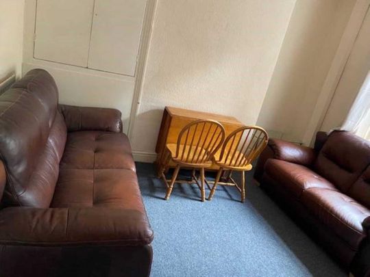 4 bedroom semi-detached house to rent - Photo 1