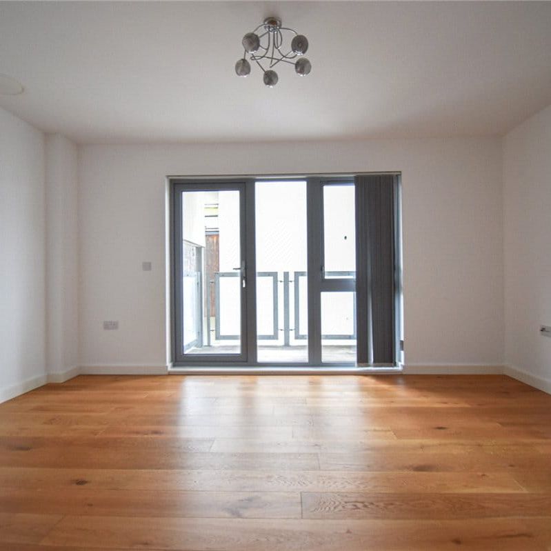 Well presented 2 bedroom third floor apartment for rent in Cambridge at this prestigious development. Under floor gas heating. Allocated parking. Unfurnished. - Photo 1