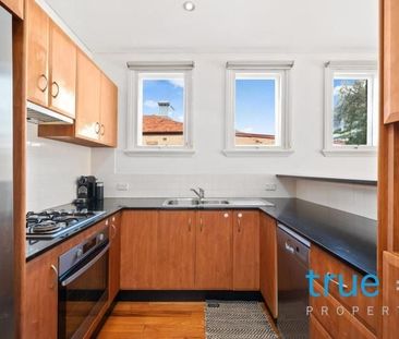 BEAUTIFUL FAMILY HOME - Photo 3