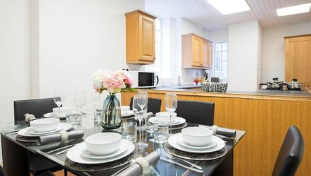 5 bedroom apartment to rent - Photo 3