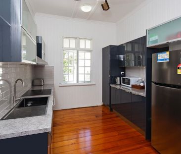 Charming Ascot Home - Photo 6