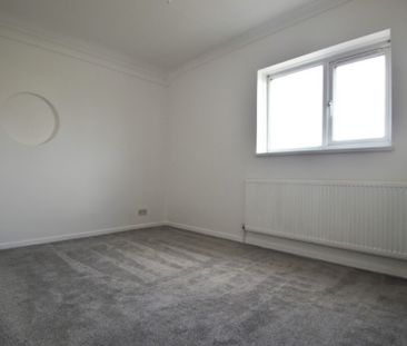 4 bedroom Semi-detached house to rent - Photo 2