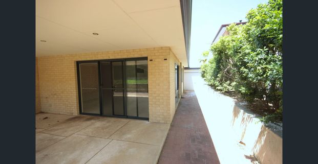 ** WHAT A WHOPPER! ** - Photo 1