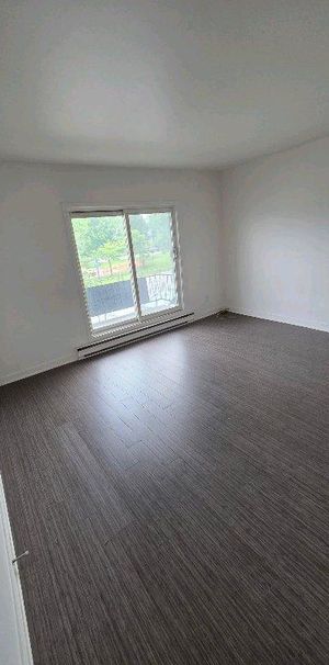 very nice and big 4.5 apartment for rent in Laval - Photo 1