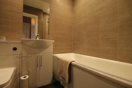 3 bedroom apartment to rent - Photo 3