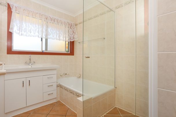 21 Ealing Court, Nerang QLD 4211 - House For Rent | Domain - Photo 1