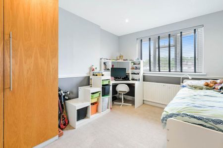 4 bedroom semi-detached house to rent - Photo 5