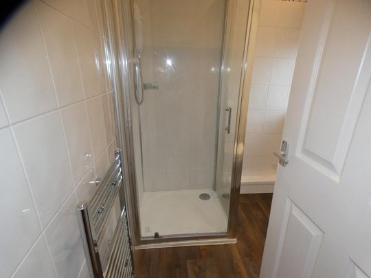 2 bedroom ground floor flat to rent - Photo 1