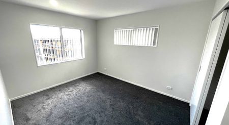 RARE MODERN PENTHOUSE- SPACIOUS & CENTRAL - Photo 2