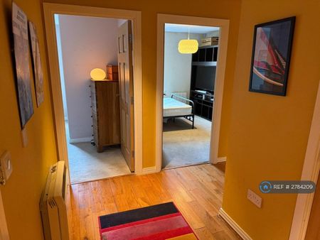 2 bedroom flat to rent - Photo 3
