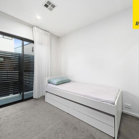 Chic Tri-level townhouse in prime Bruce location - Photo 3