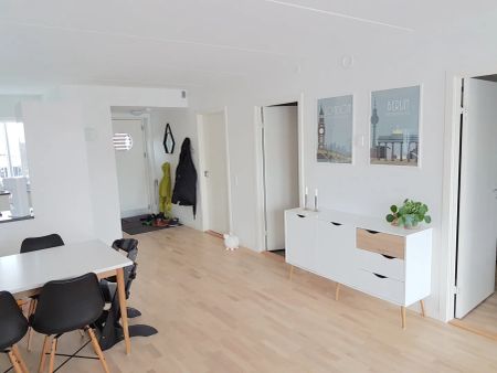 Rummelig lejlighed med lys og terrasse i Gistrup - Photo 2