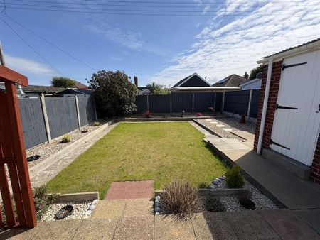 2 bedroom semi-detached bungalow to rent - Photo 4