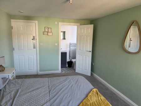 6 Bed Maisonette, Bath Road, BS4 - Photo 2