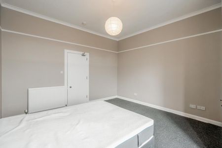 3 bedroom flat to rent - Photo 5