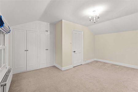 A spacious and fully refurbished four bedroom family home situated within Windlesham Arboretum - Photo 4