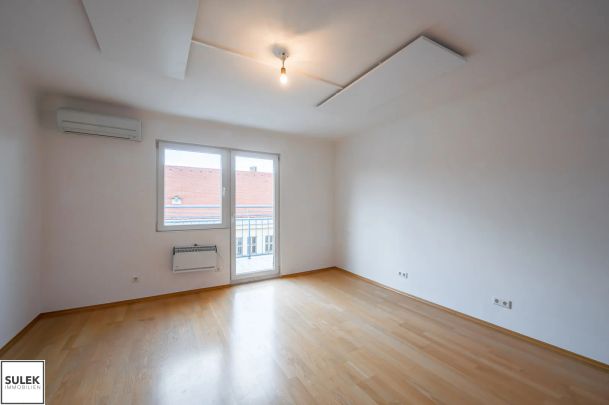 Single-Dachgeschoss-Wohnung mit Terrasse in Bestlage des 9. Bezirks! - Photo 1