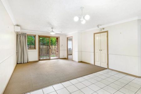 Stylish Ground-Floor Unit in Prime Hawthorne Location - Photo 2