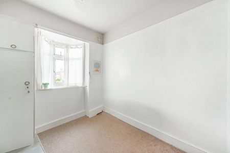 4 bedroom semi-detached house to rent - Photo 3