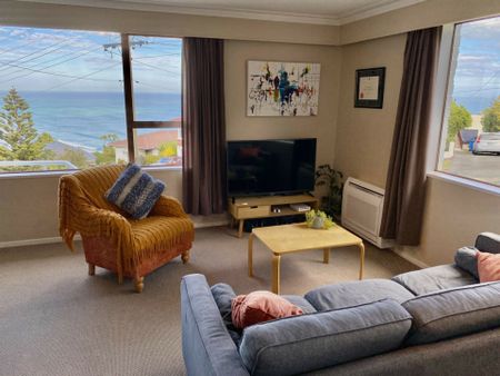 Perched above all - A St Clair gem - Photo 2