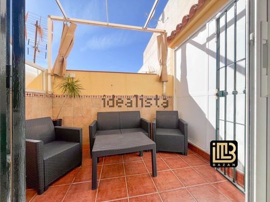 Alquiler de piso en Calle Manuel Amaro - Photo 1