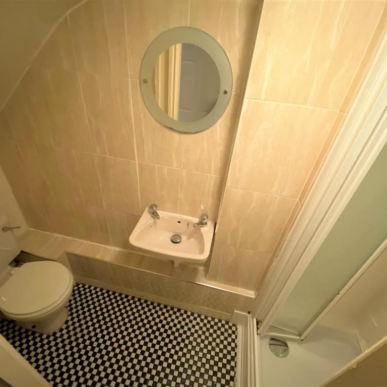 6 bedroom terraced house to rent - Photo 1