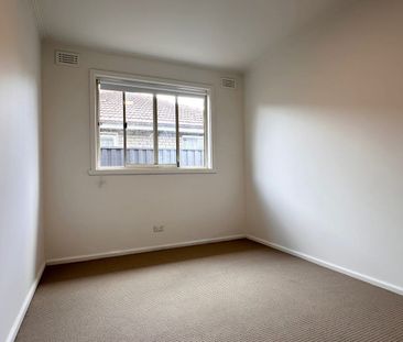 Renovated family home - Photo 2