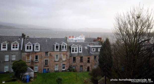 2 bedroom property to rent in Gourock - Photo 1