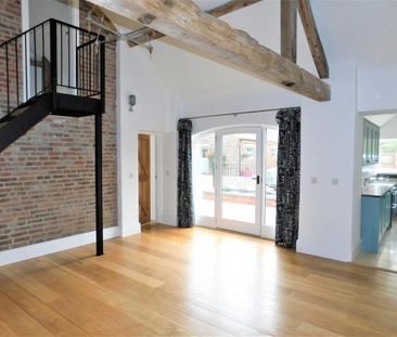 3 bedroom barn conversion to rent - Photo 2