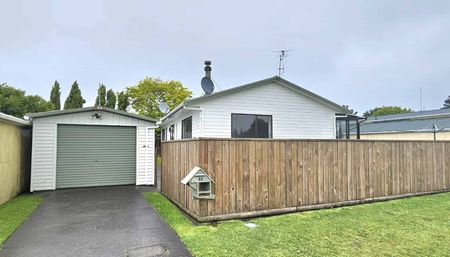 Inglewood - 3 Bedrooms - Photo 5