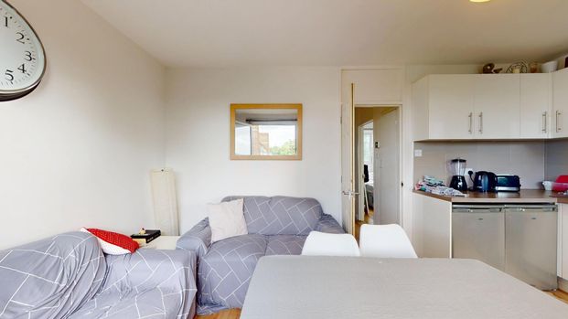 22 Corringham House (ii) – Room 2 - Photo 1