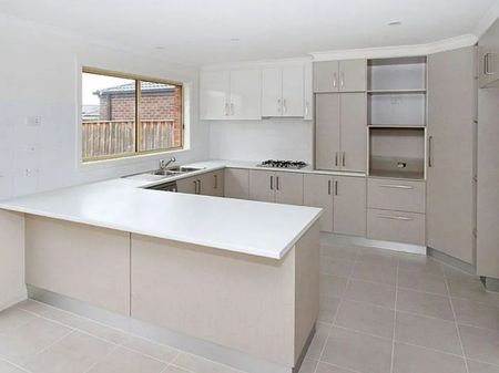 Charming 3-Bedroom Home in South Morang - Photo 3