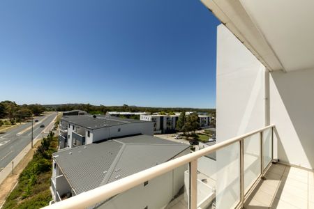 Convenient Living with Space and Comfort - Photo 2