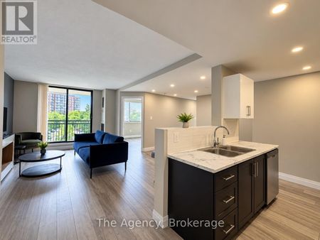 403 - 2200 SHEROBEE ROAD, Mississauga, Ontario, L5A3Y3 - Photo 3