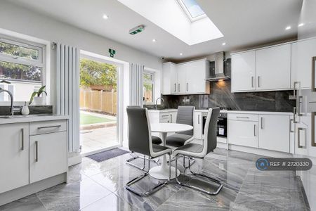 1 bedroom in a house share to rent - Photo 3