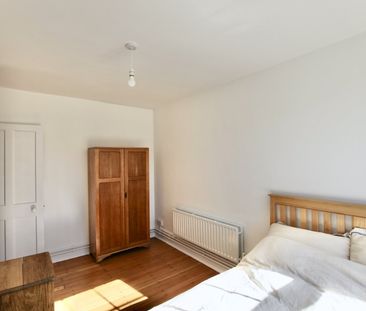 Flat to rent - Green Hundred Road, London, SE15 - Photo 4
