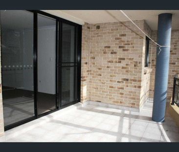 Three Bedroom, Two Bath, Double Lock up garage - Photo 6