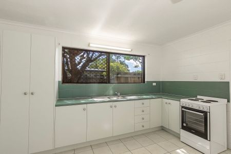 2/2 Saltbush Boulevard, Rasmussen - Photo 3