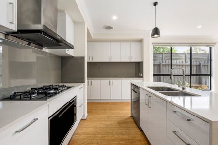 175a Linacre Road, Hampton VIC 3188 - Townhouse For Rent | Domain - Photo 3