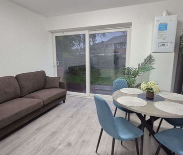 Bell Close Room 4 - Photo 3